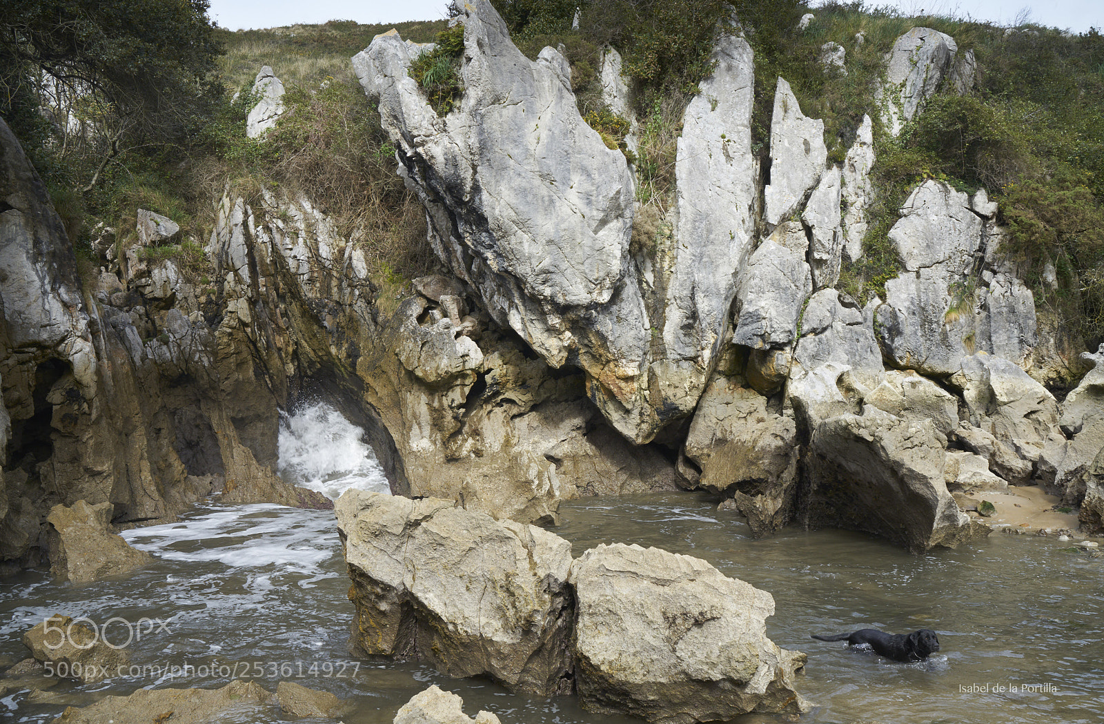 Sony a7R II sample photo. Gulpiyuri 2 waves feeding photography