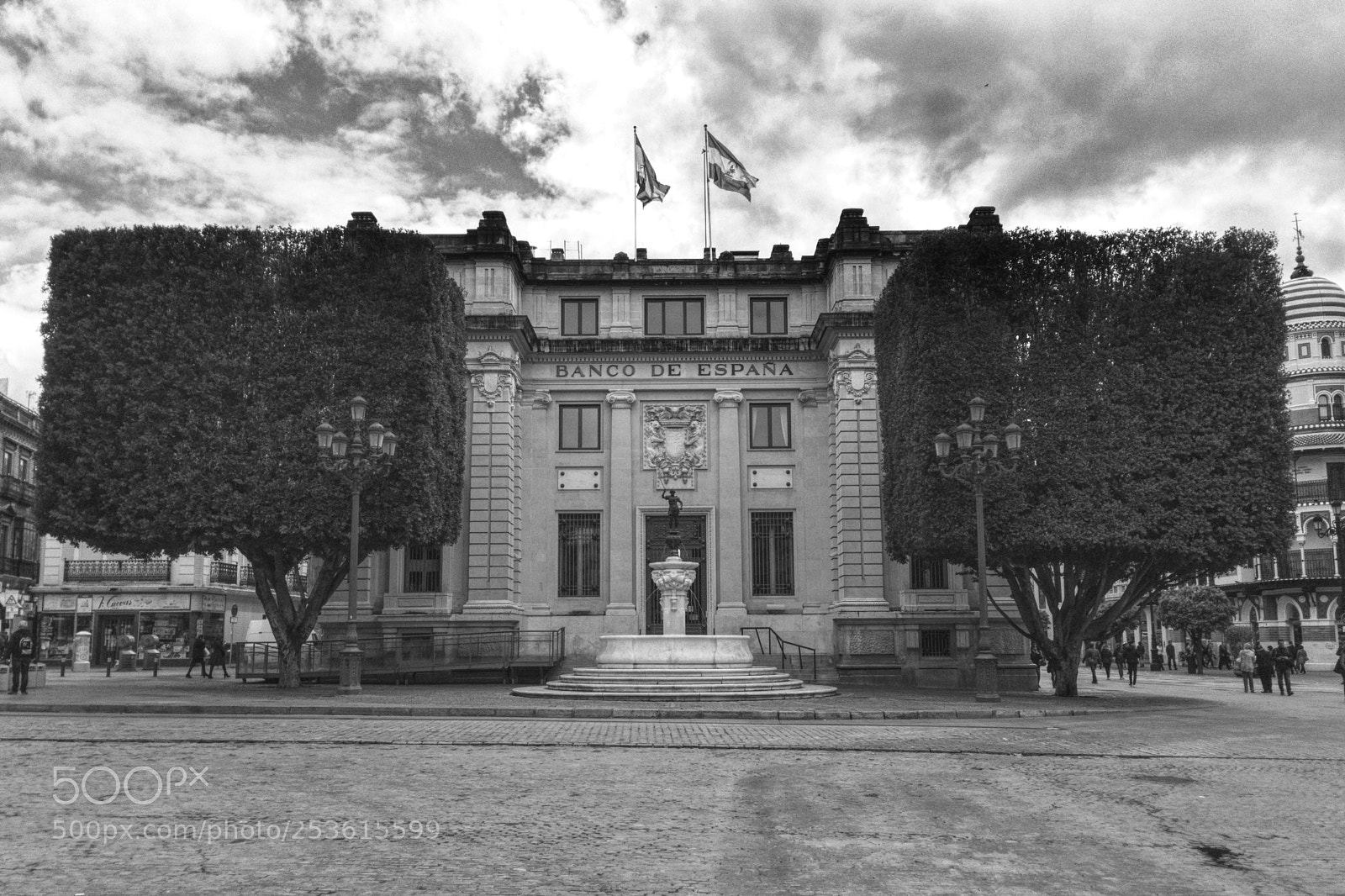 Apple iPhone SE sample photo. Banco de españa photography