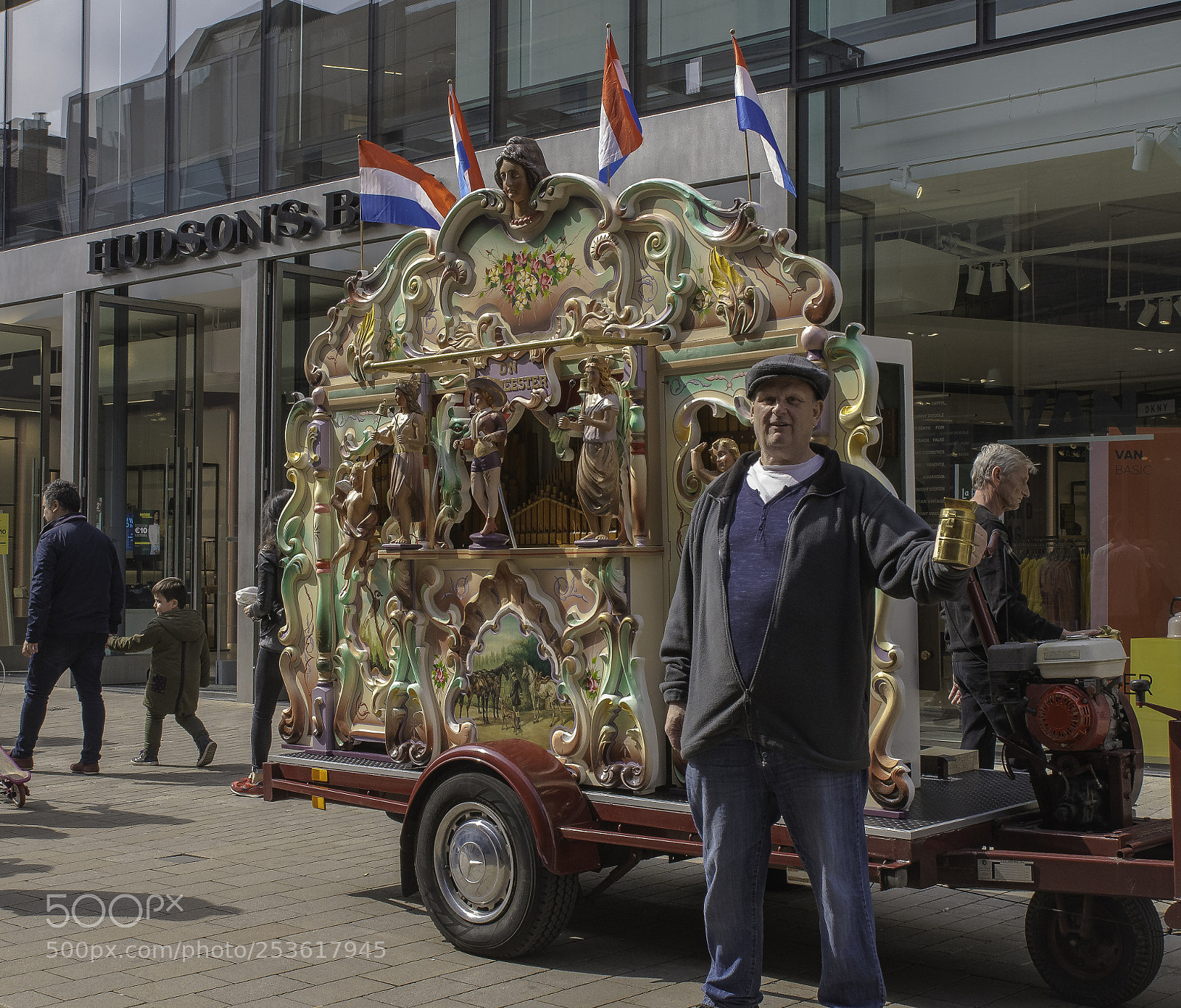 Nikon D500 sample photo. Draaiorgel in tilburgse heuvelstraat photography