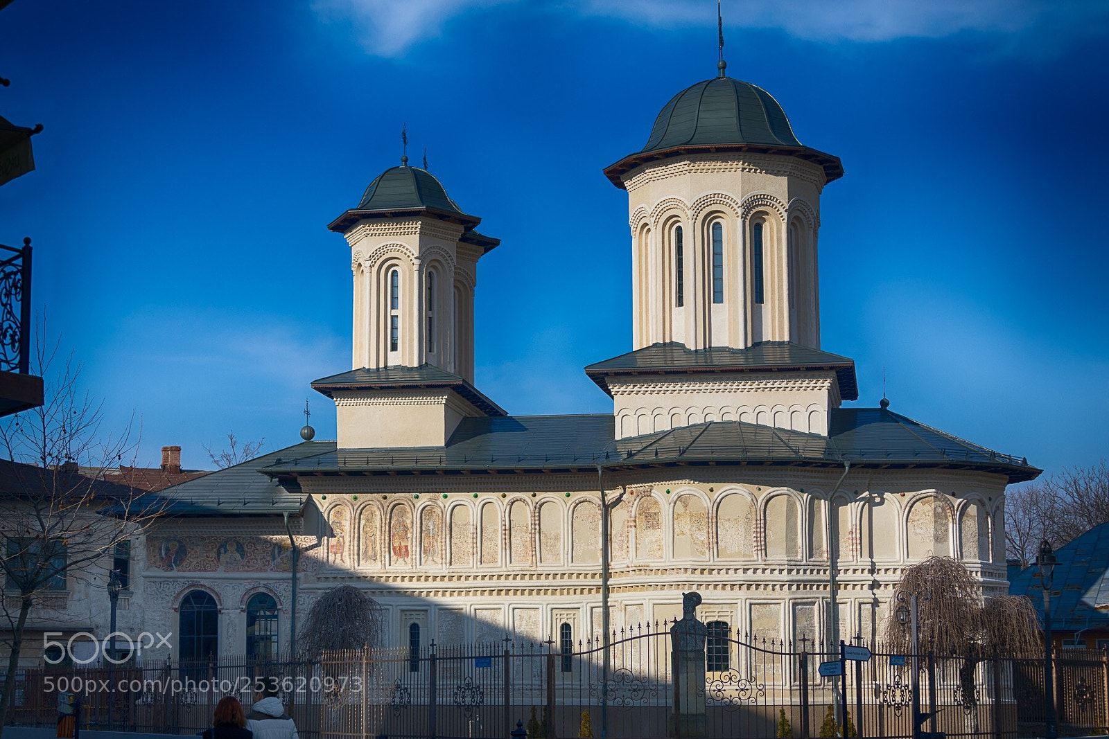 Canon EOS 5D Mark IV sample photo. Biserica târgului photography