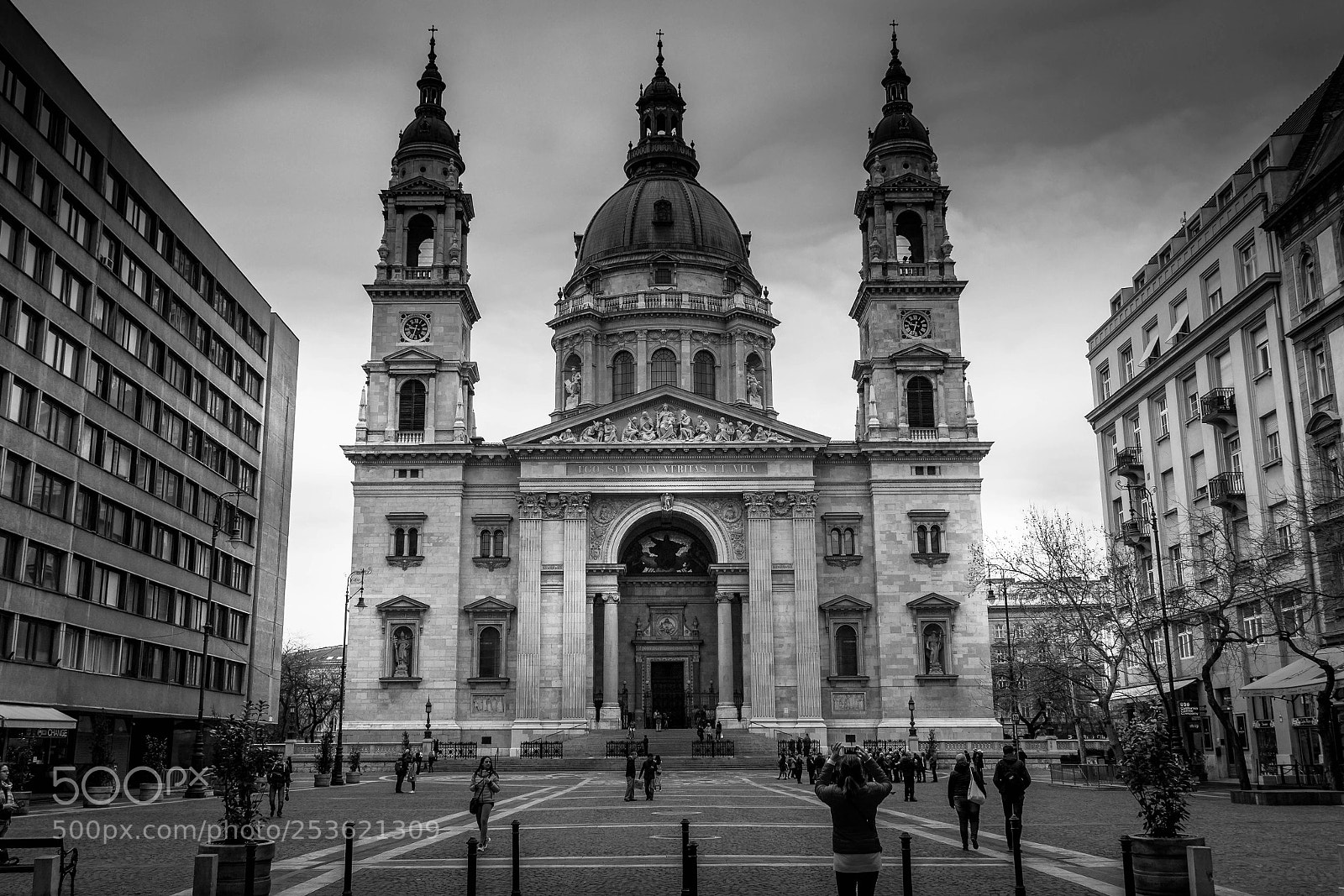 Canon EOS 1200D (EOS Rebel T5 / EOS Kiss X70 / EOS Hi) sample photo. St. stephen's basilica, budapest photography