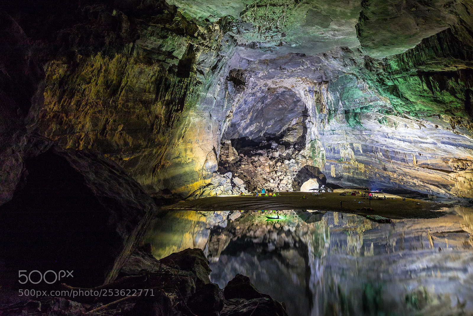 Canon EOS 5D Mark IV sample photo. Cave reflection in vietnam photography