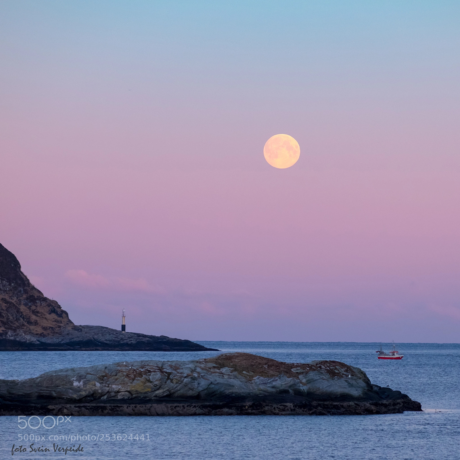 Fujifilm X-T1 sample photo. Moonset photography