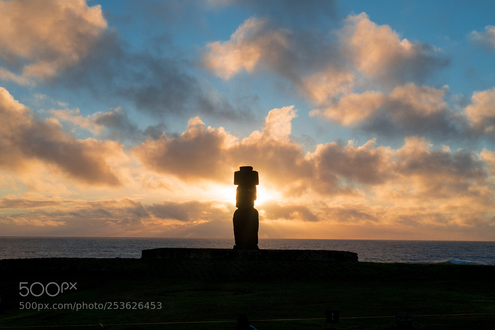 Olympus OM-D E-M5 II sample photo. Moai sunsets on easter photography