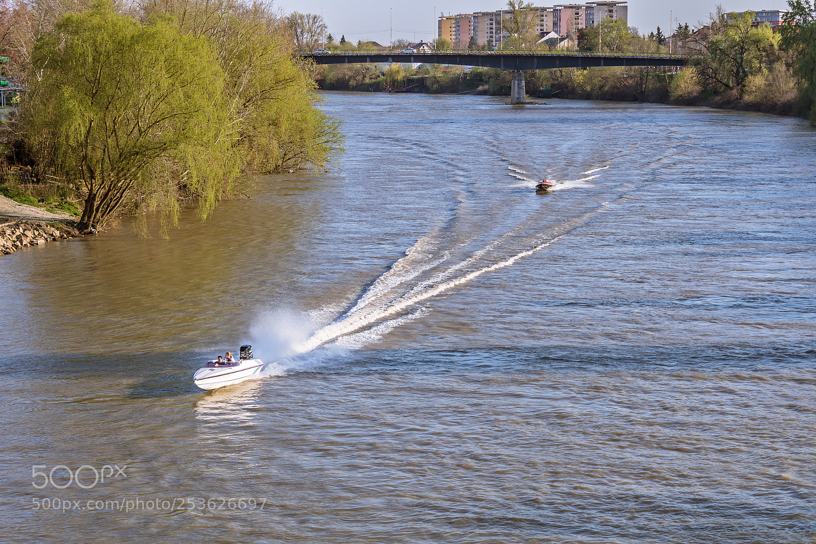 Canon EOS 750D (EOS Rebel T6i / EOS Kiss X8i) sample photo. Boat racing photography