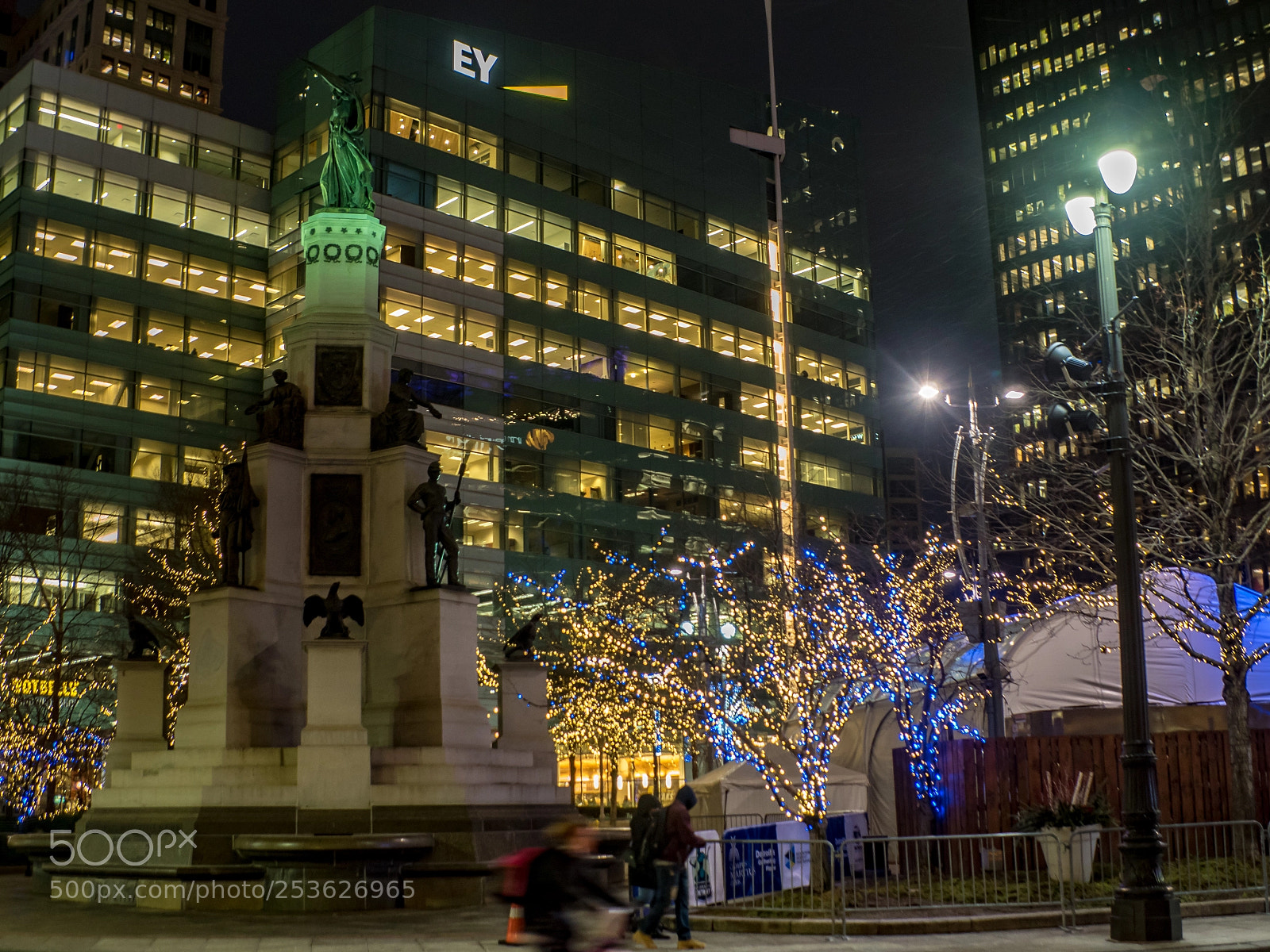 Olympus OM-D E-M5 II sample photo. Campus martius winter weeknight photography