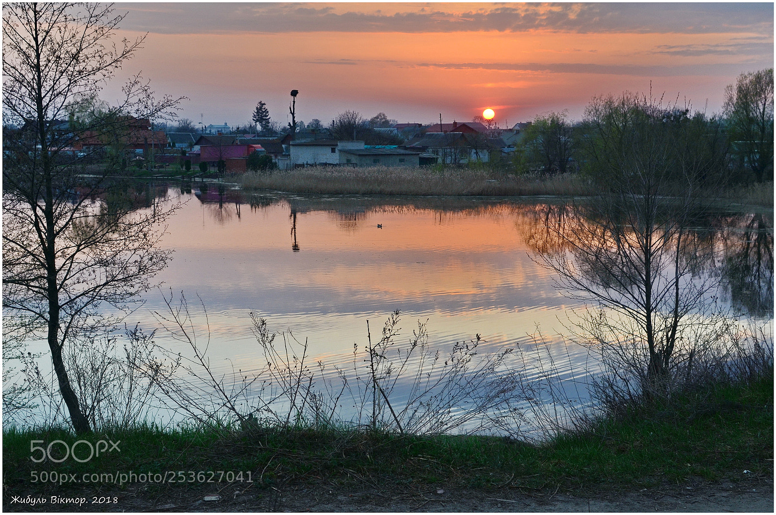 Nikon D5100 + Nikon AF-S DX Nikkor 35mm F1.8G sample photo. Бег за солнцем photography