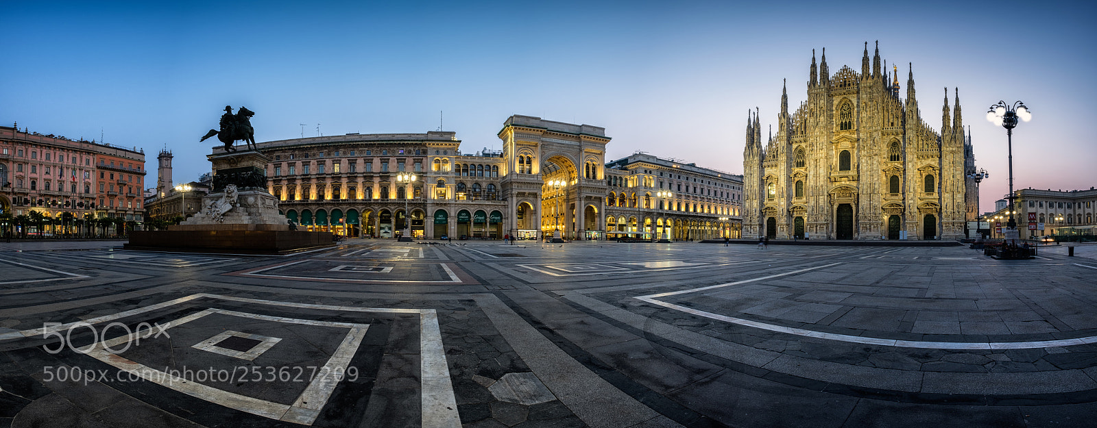 Fujifilm X-T2 sample photo. Piazza del duomo photography