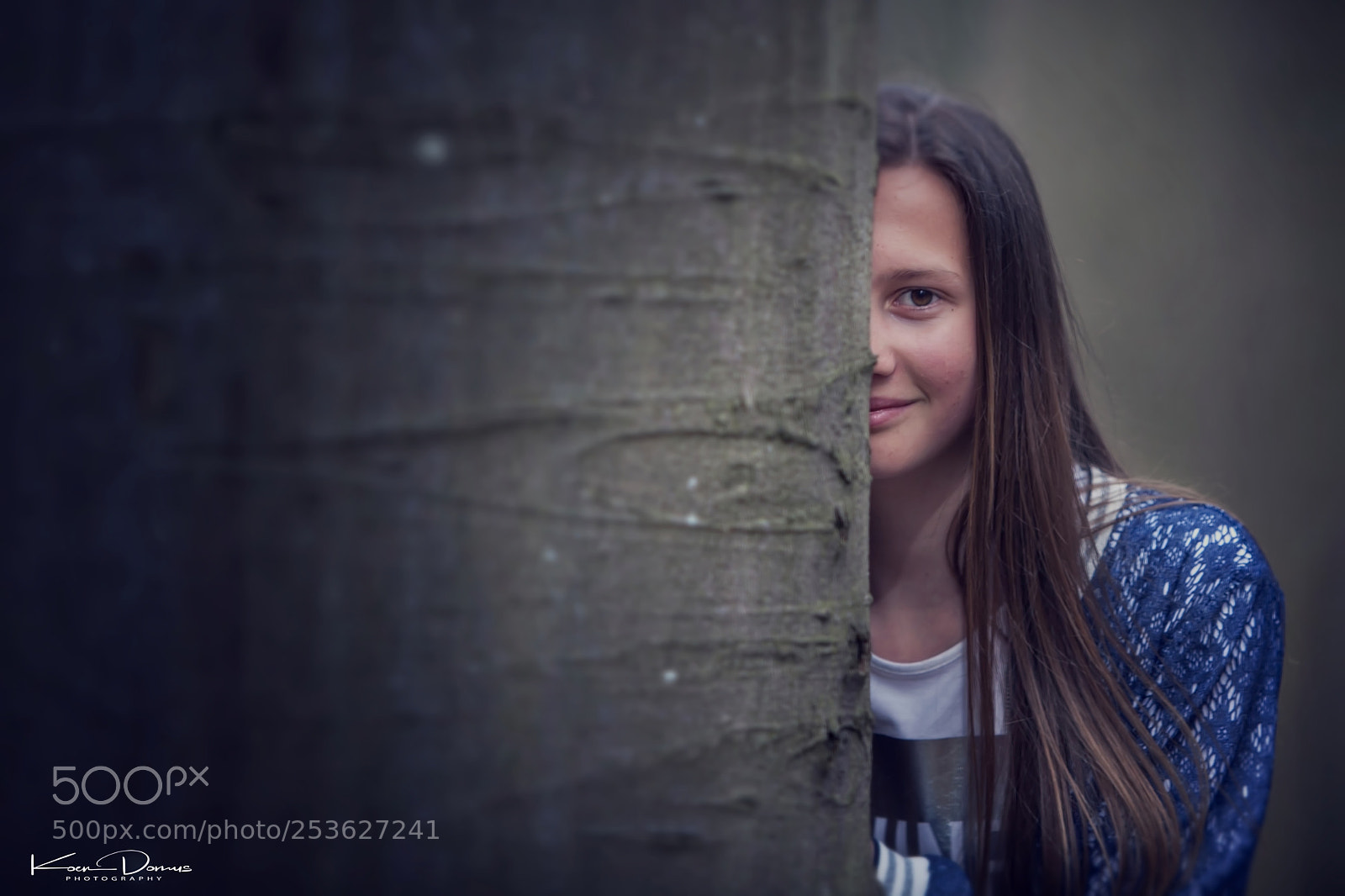 Canon EOS 5D Mark II sample photo. Hiding photography