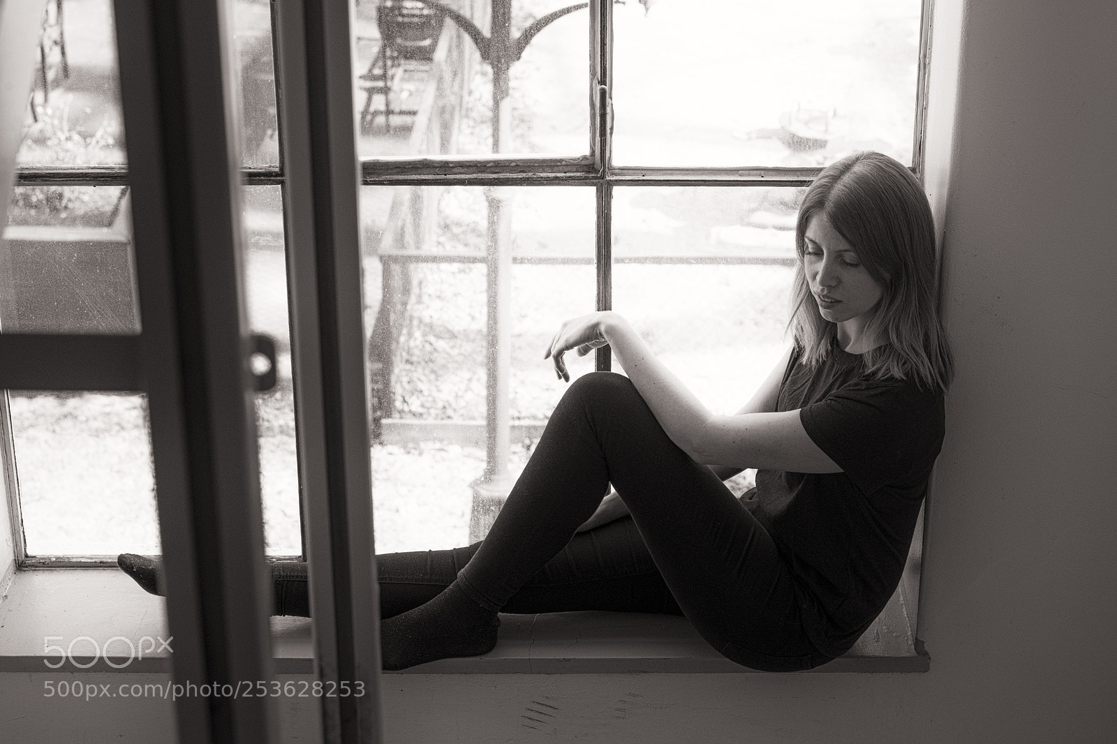 Sony a7 II sample photo. Sitting in the window photography