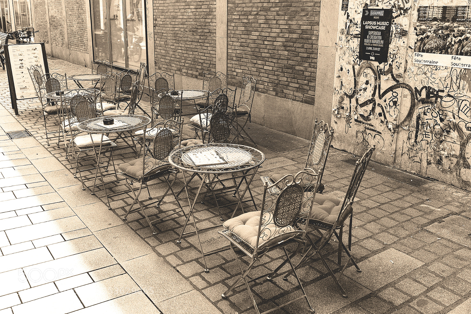 Olympus OM-D E-M5 II sample photo. A small cafe in photography