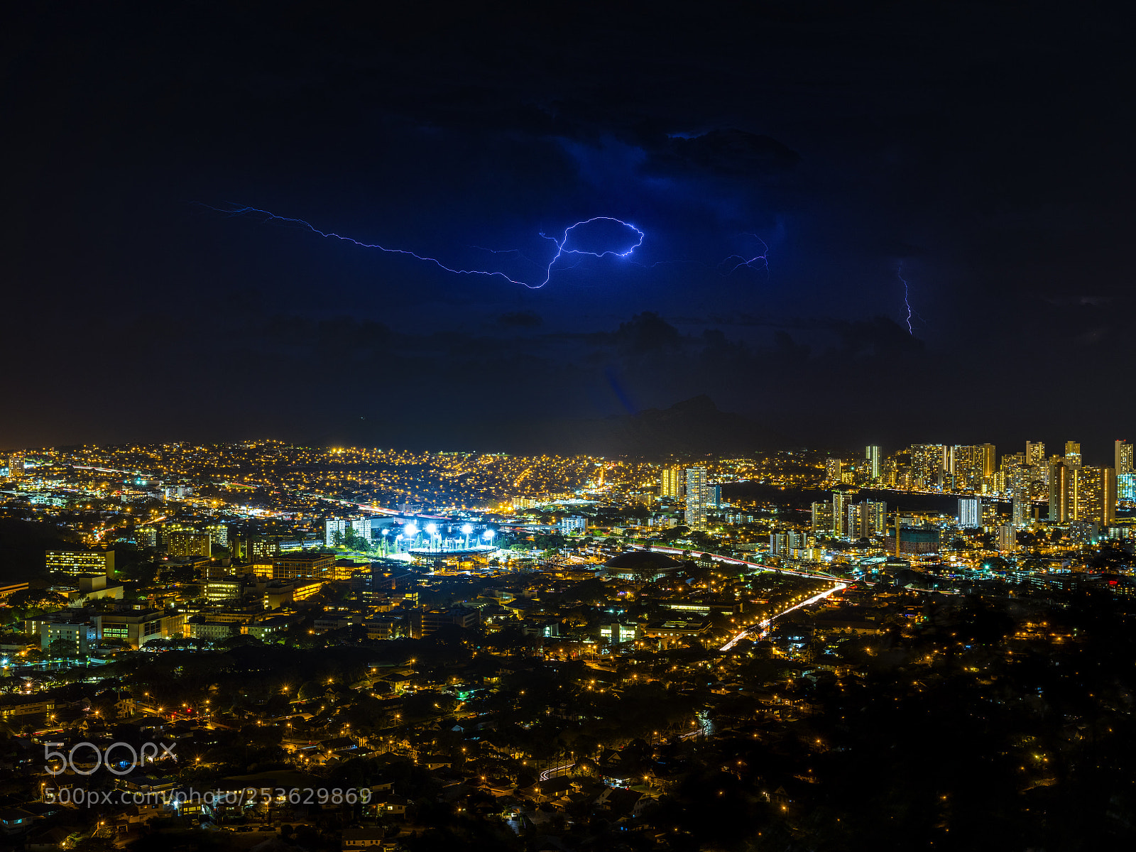Fujifilm GFX 50S sample photo. Lightening on honolulu  photography