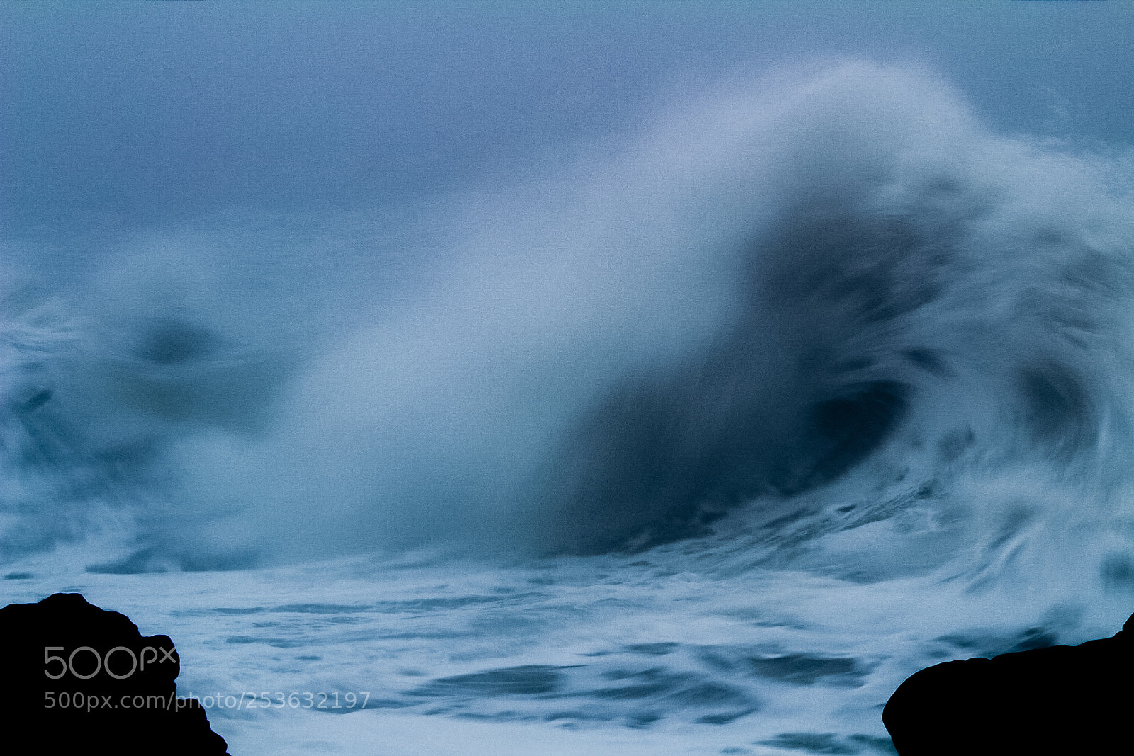 Canon EOS 1300D (EOS Rebel T6 / EOS Kiss X80) sample photo. Crashing wave photography