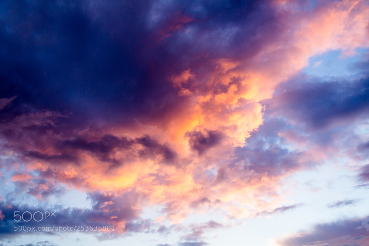 Canon EOS 600D (Rebel EOS T3i / EOS Kiss X5) sample photo. Golden cloud photography