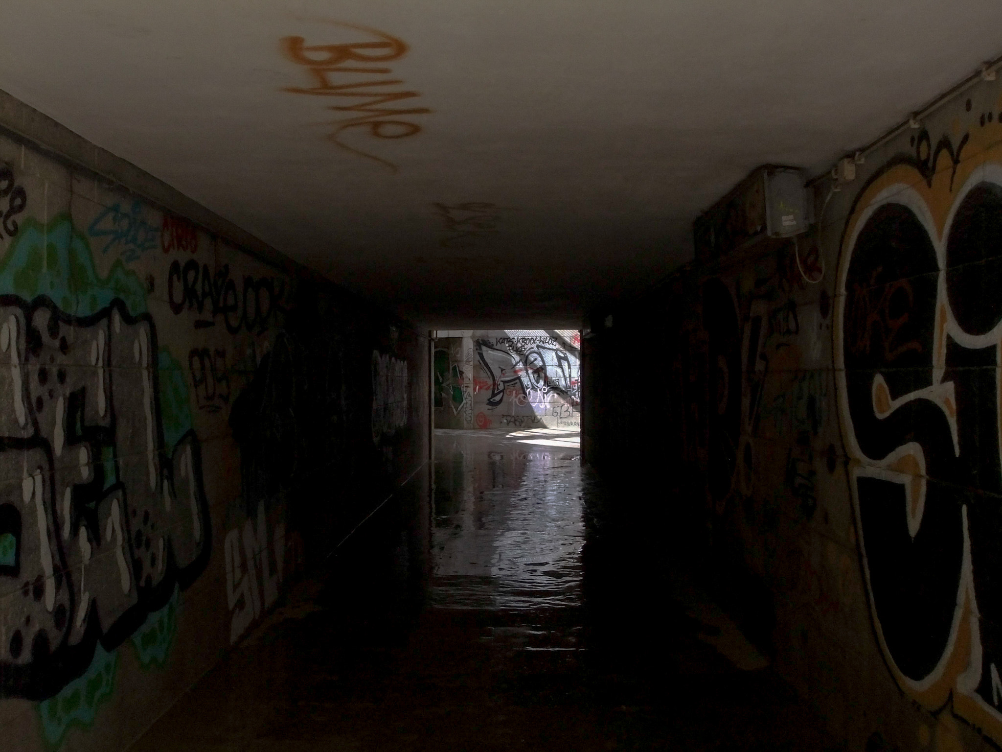 FujiFilm FinePix Z800EXR (FinePix Z808EXR) sample photo. Wet tunnel photography