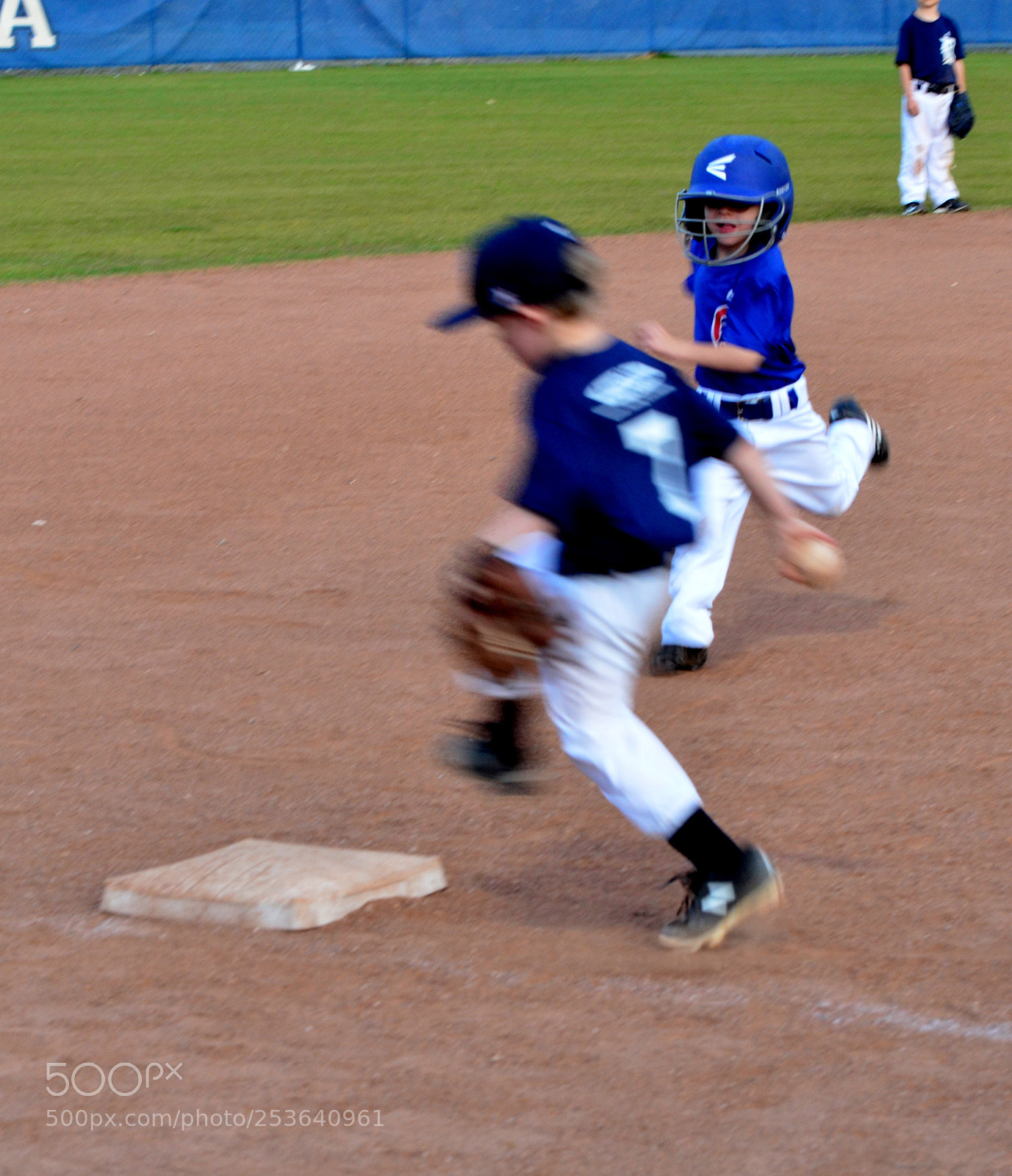 Nikon D7000 sample photo. Outrunning the runner photography