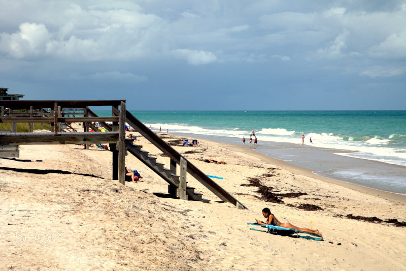 Canon EOS 5D Mark II sample photo. Looking up the beach photography