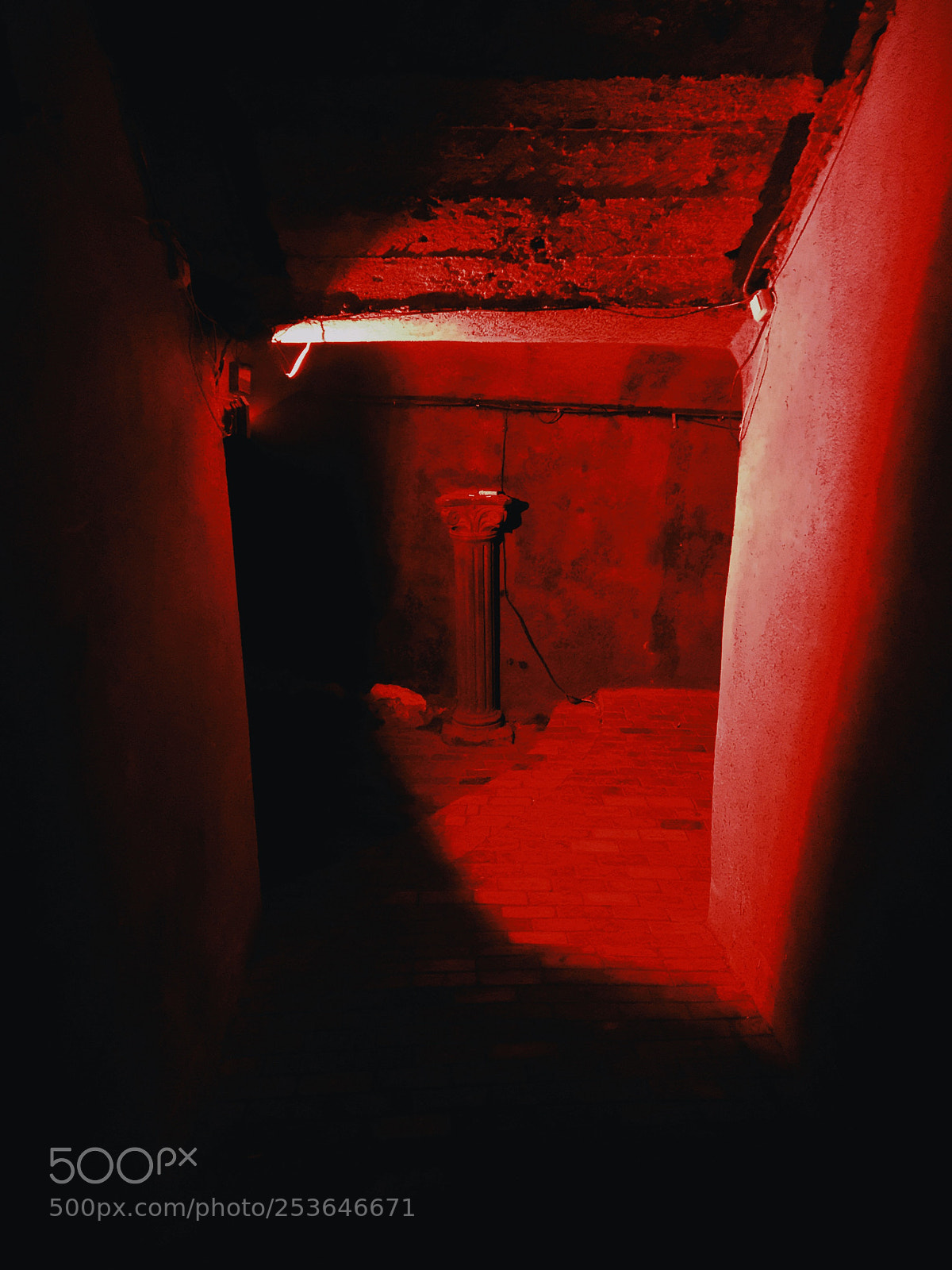 Apple iPhone 7 sample photo. #underground #red photography