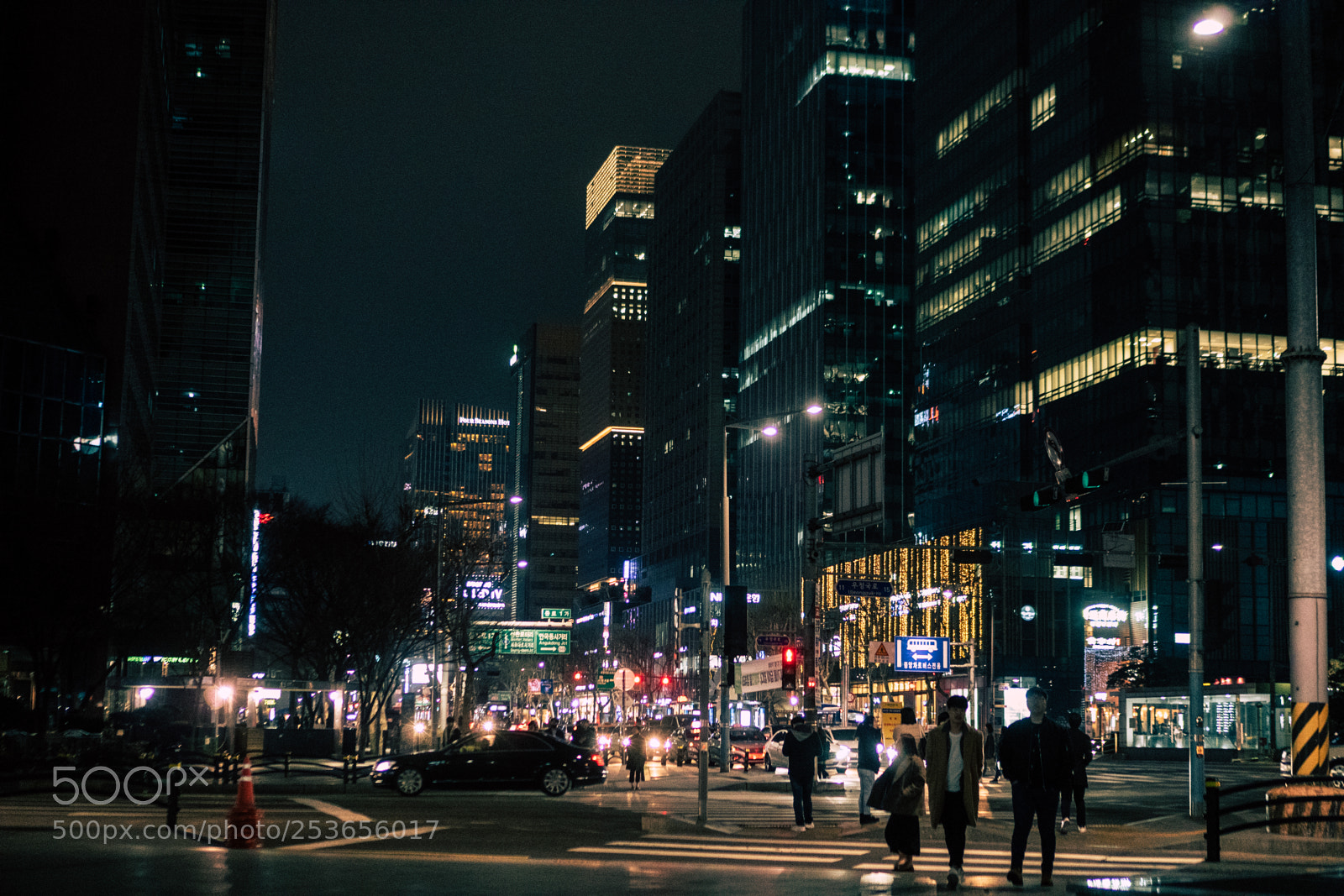 Sony a6300 sample photo. Busy street photography