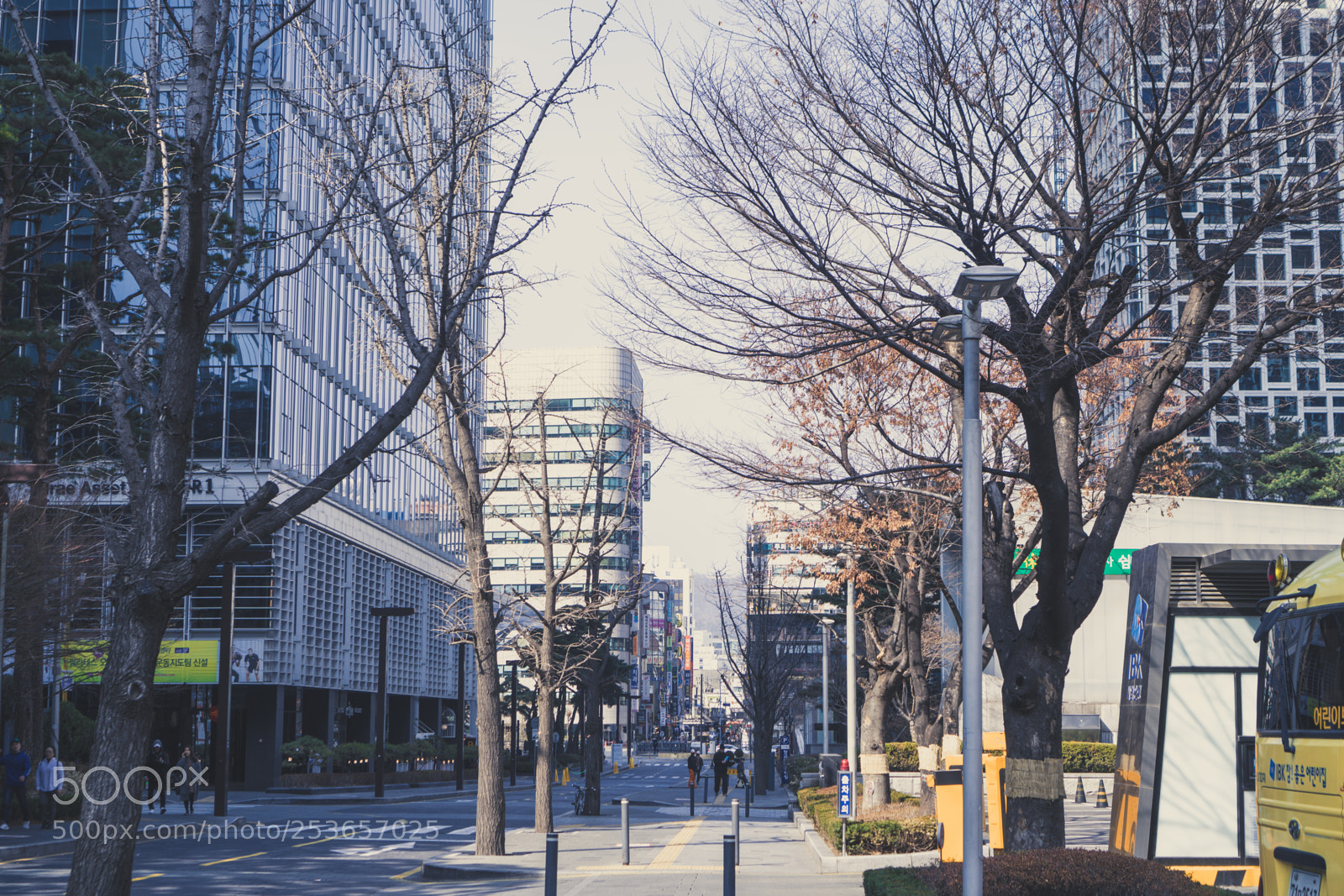 Sony a6300 sample photo. Seoul street photography