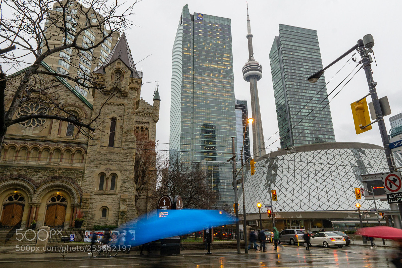 Sony a6000 sample photo. Downtown rain photography