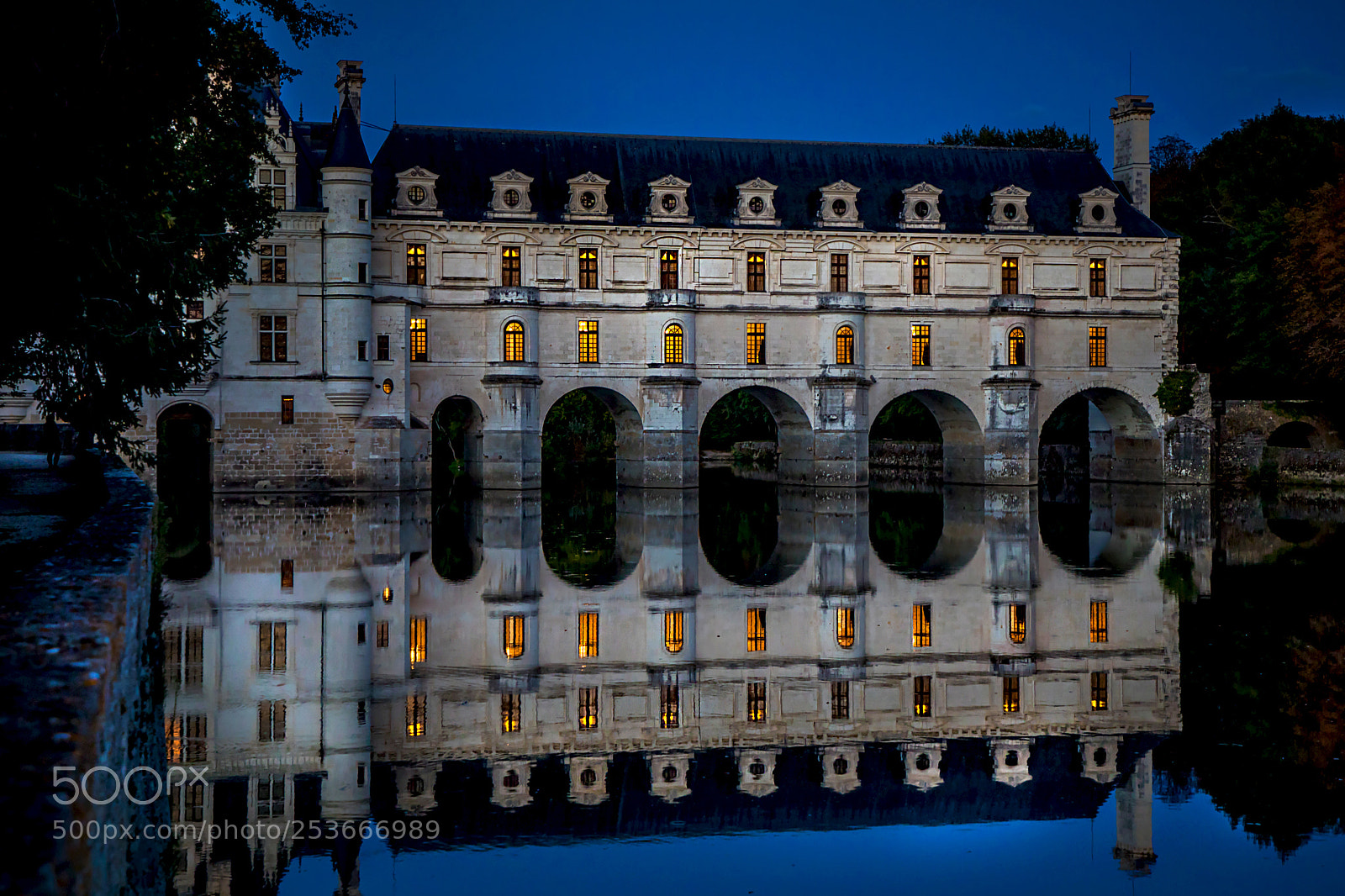Canon EOS 5D Mark IV sample photo. Chateau chenonceau heure bleu photography