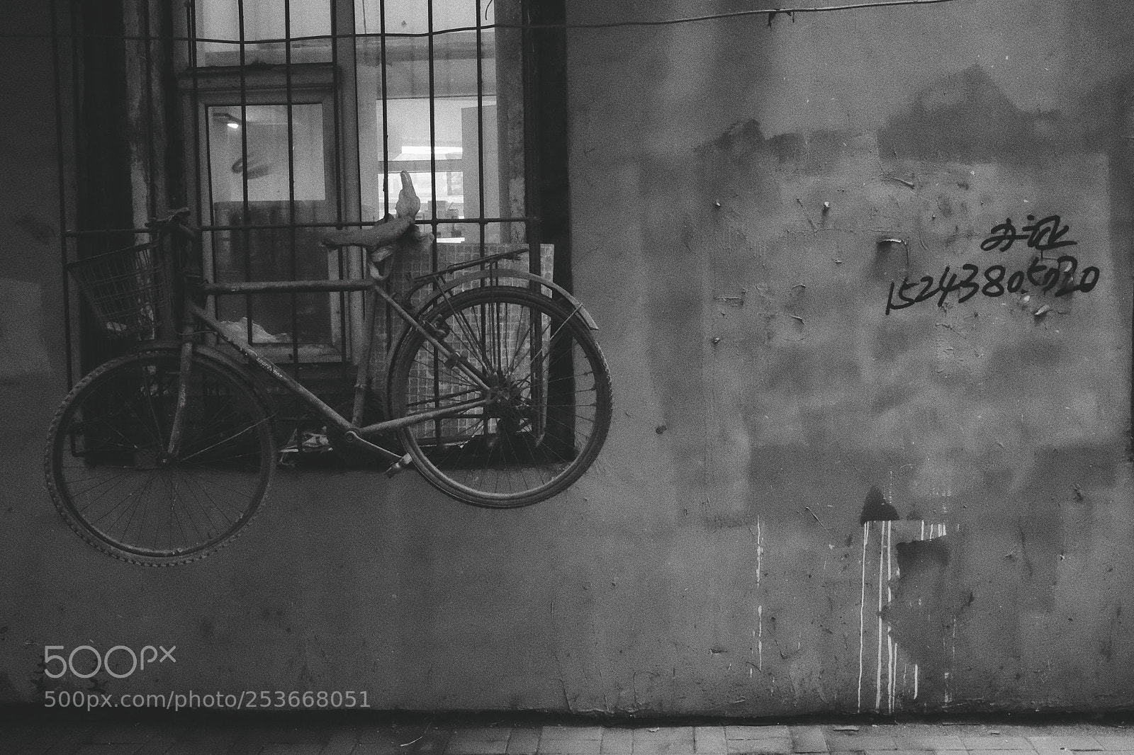 Fujifilm X100S sample photo. Words on the wall photography