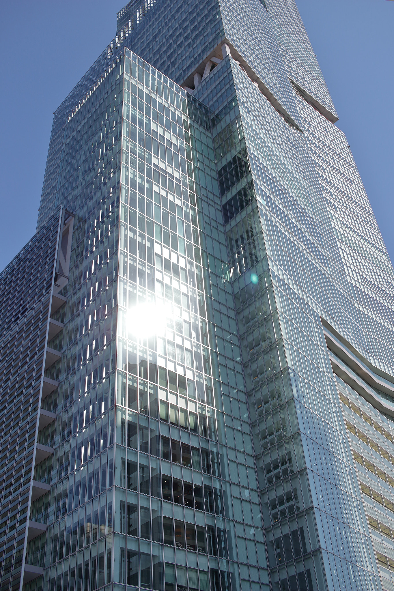 Canon EOS 100D (EOS Rebel SL1 / EOS Kiss X7) + Canon EF-S 24mm F2.8 STM sample photo. ビル（building） photography