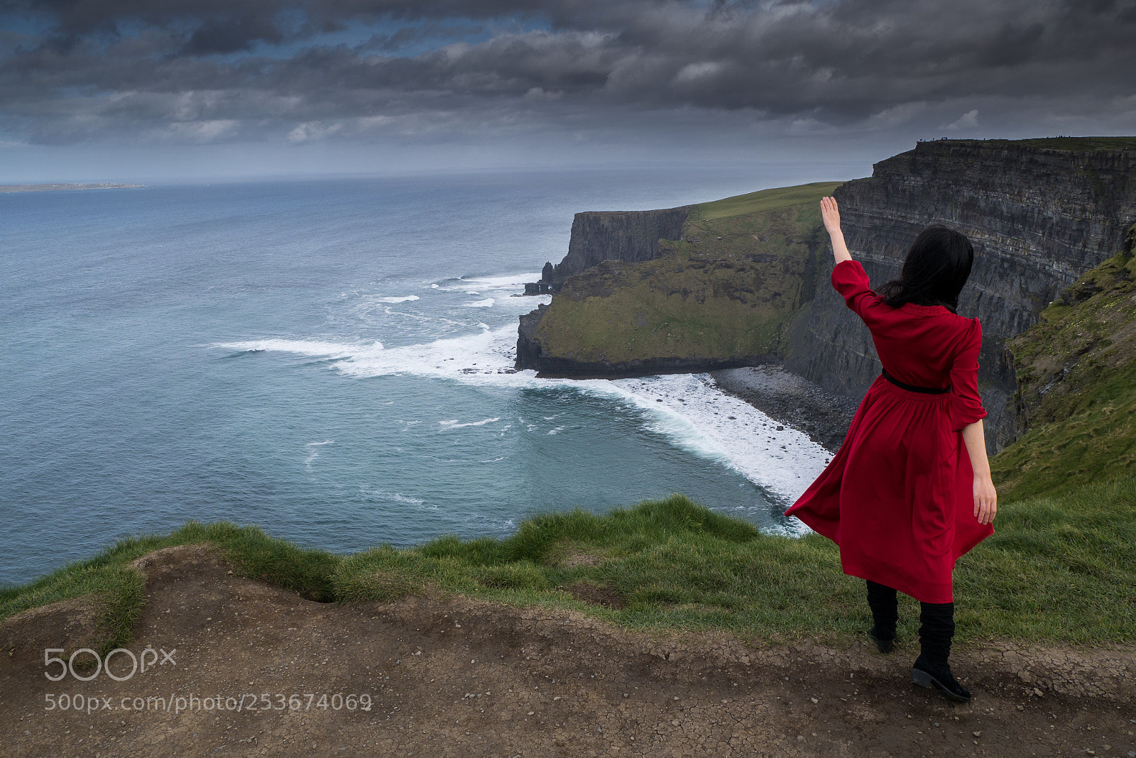 Panasonic Lumix DMC-G85 (Lumix DMC-G80) sample photo. The red dress photography