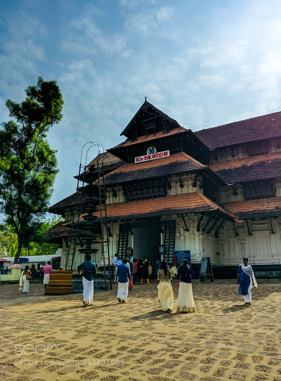 LG G6 sample photo. ? vadakkunnathan temple photography