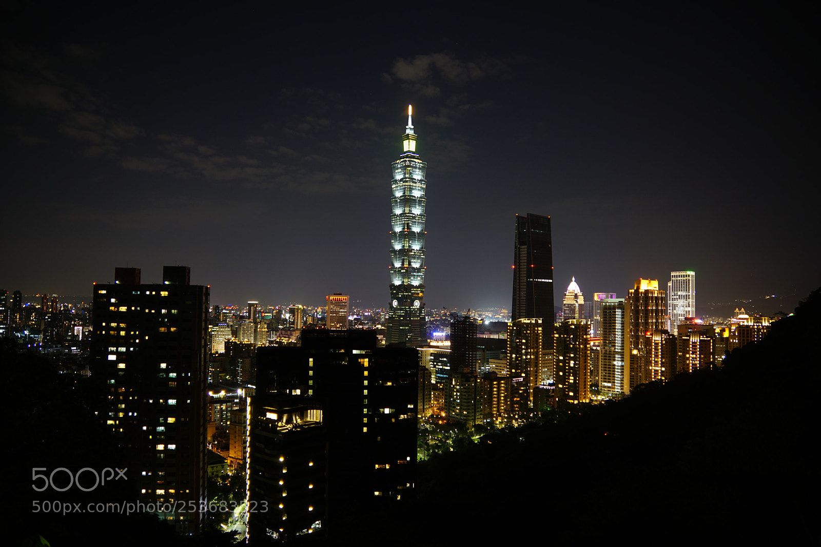 Sony DT 16-50mm F2.8 SSM sample photo. Night skyline photography