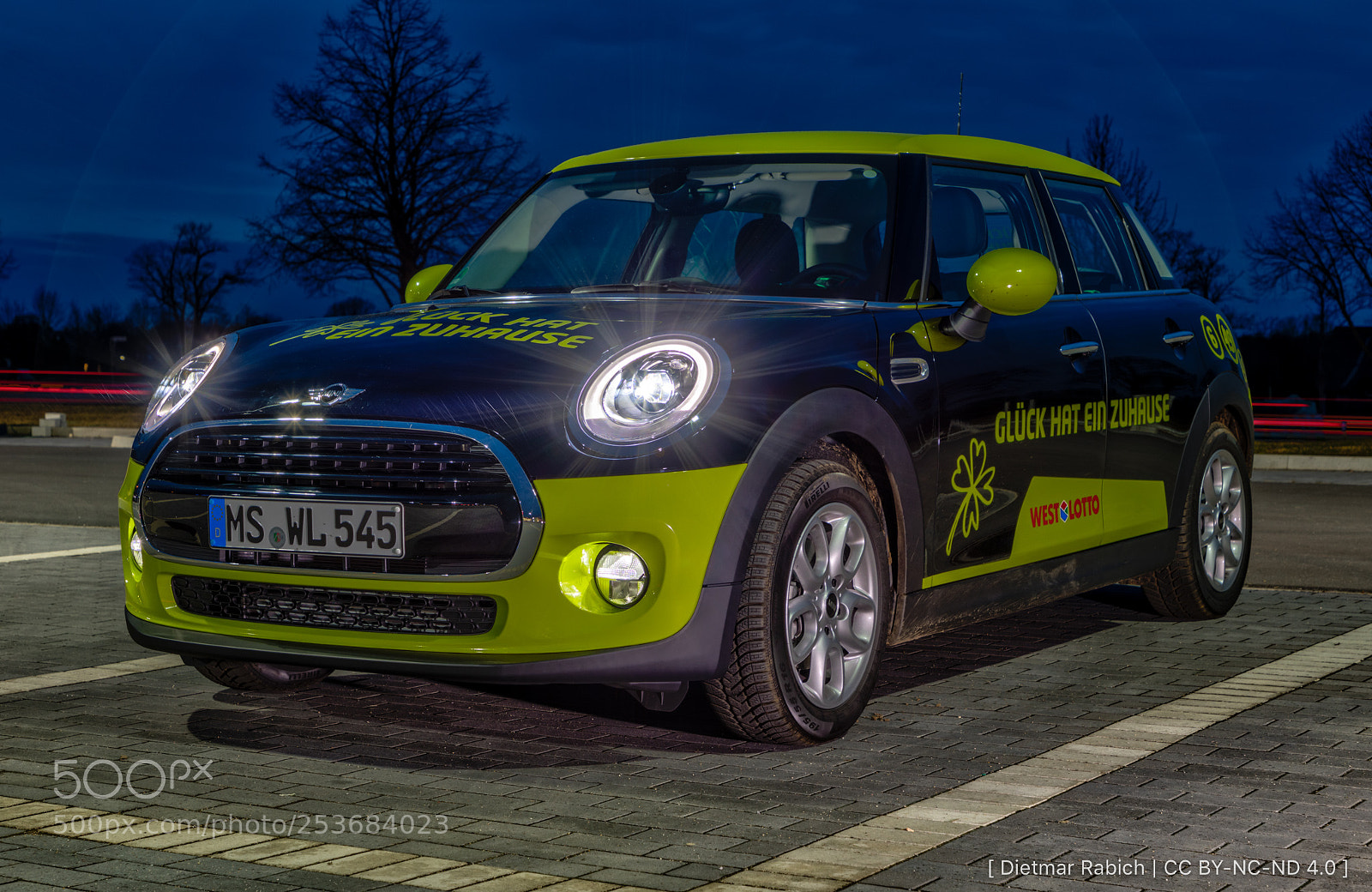 Canon EOS 5D Mark IV sample photo. D lmen, parkplatz, bmw photography