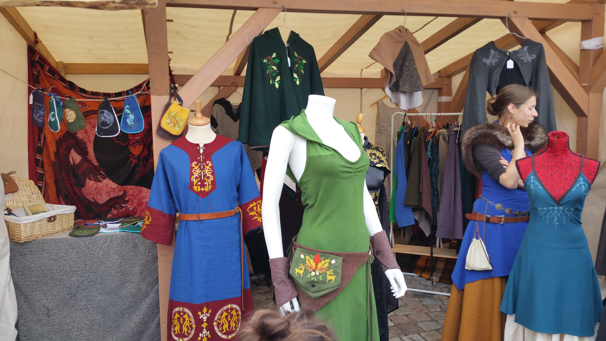 Samsung Galaxy S5 LTE-A sample photo. Beautiful medieval dresses photography