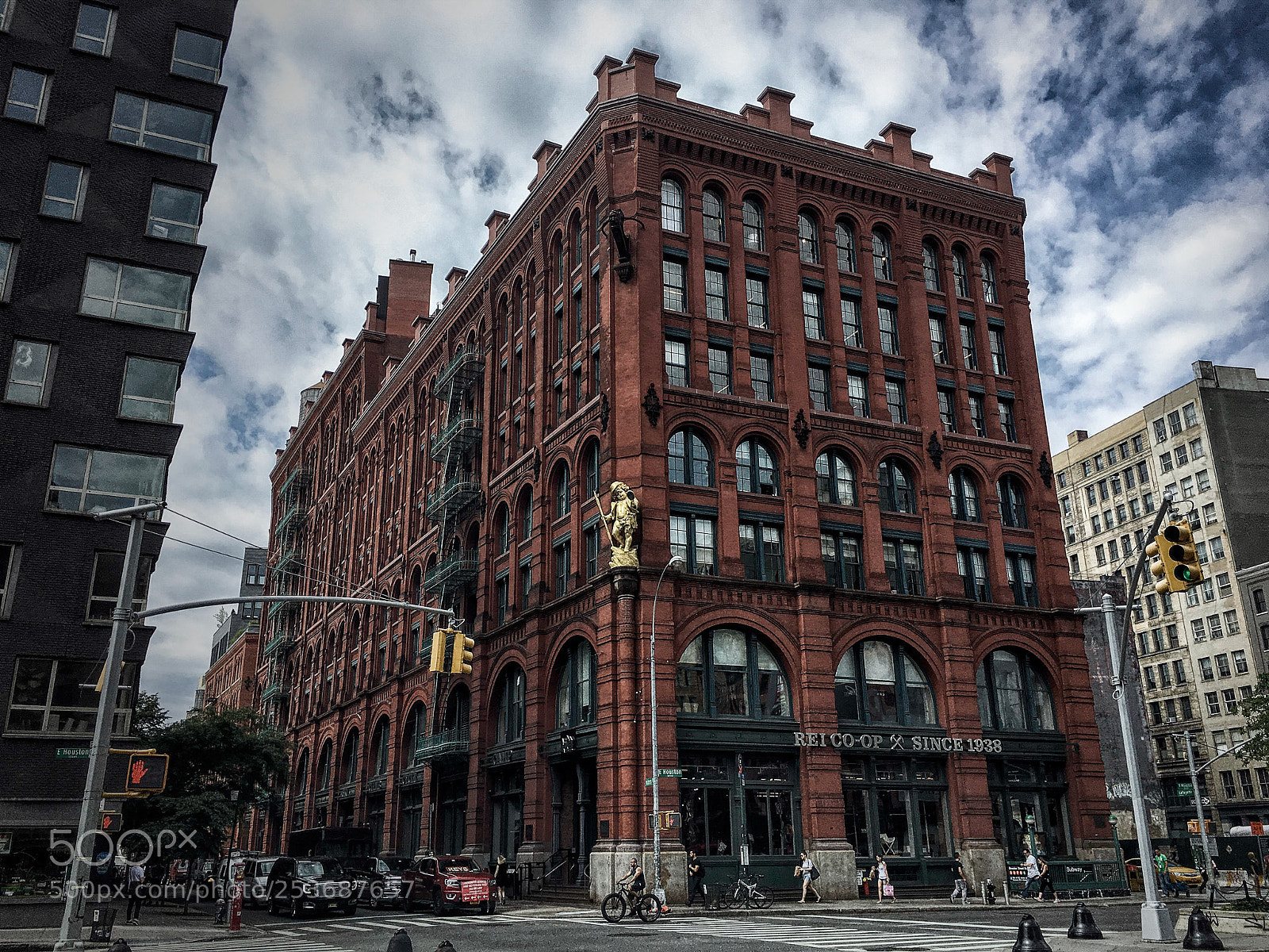 Apple iPhone 6s Plus sample photo. Building in soho photography