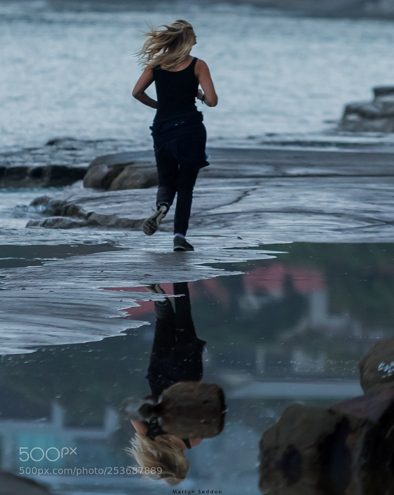 Canon EOS 7D Mark II sample photo. Jogging blonde photography