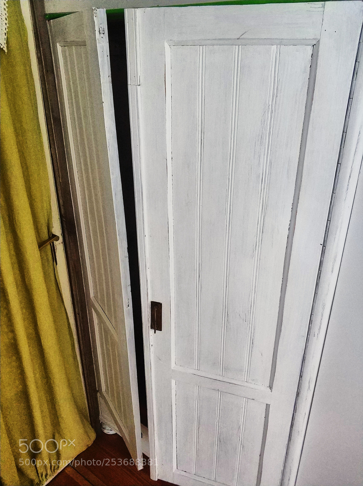 Xiaomi MI6 sample photo. Narnia door photography