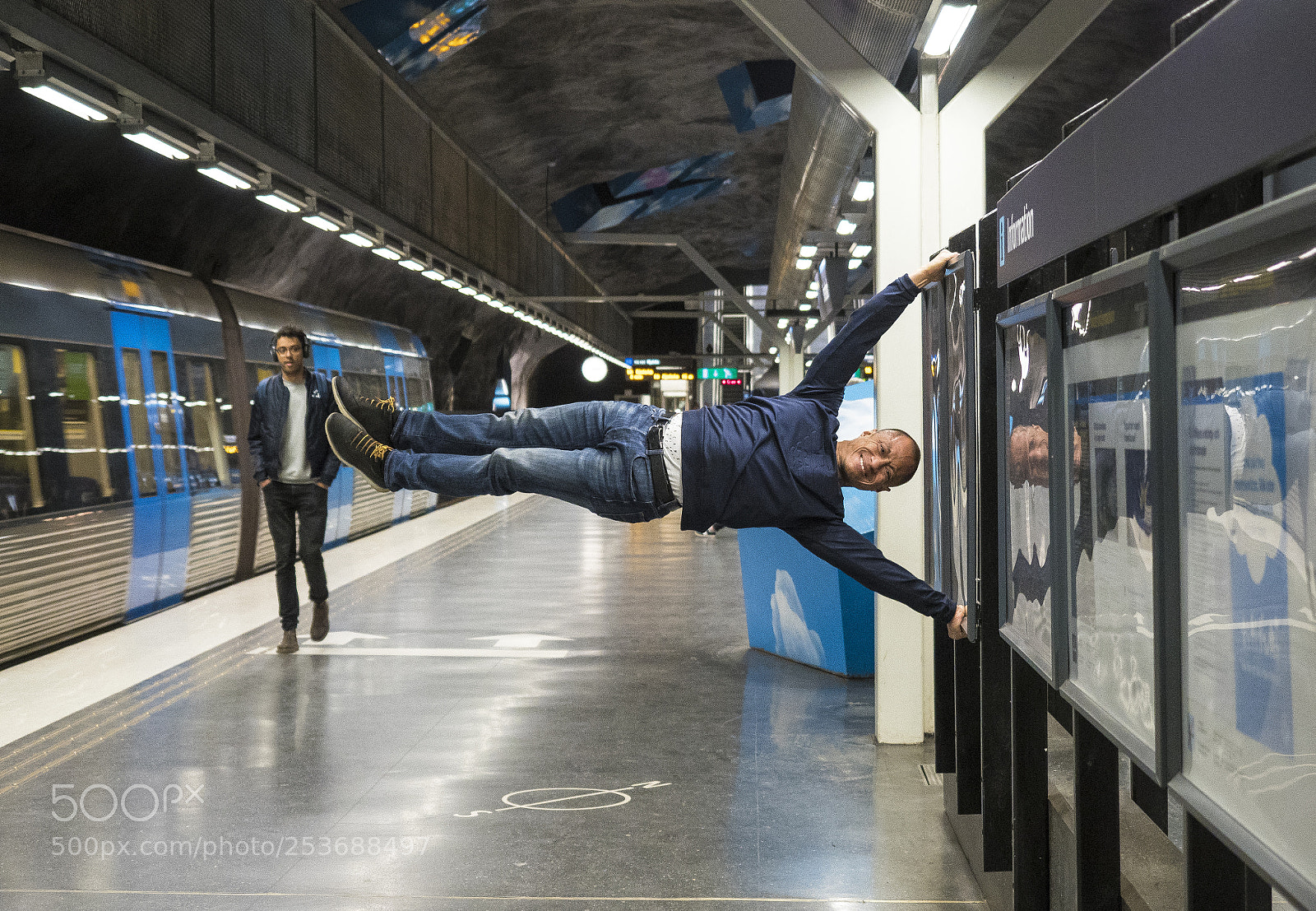 Olympus OM-D E-M1 Mark II sample photo. Human flag photography