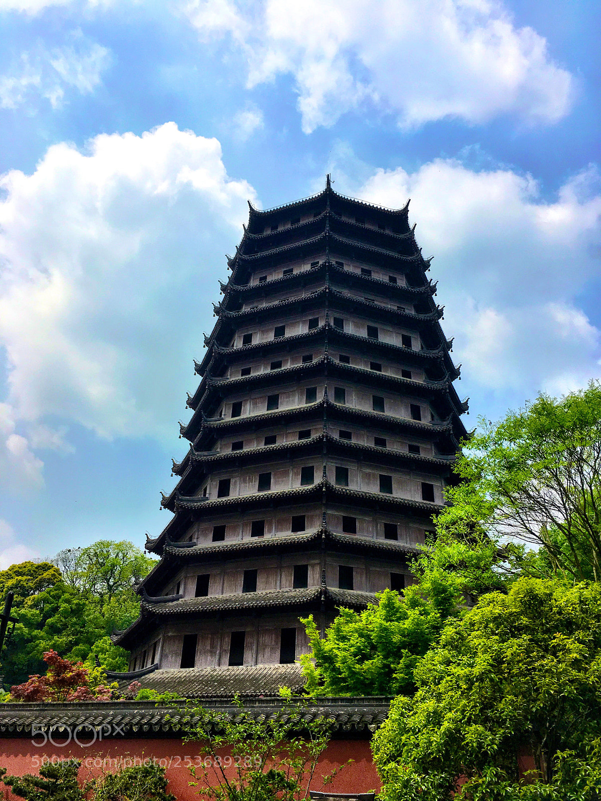 Apple iPhone SE sample photo. Liuhe pagoda photography