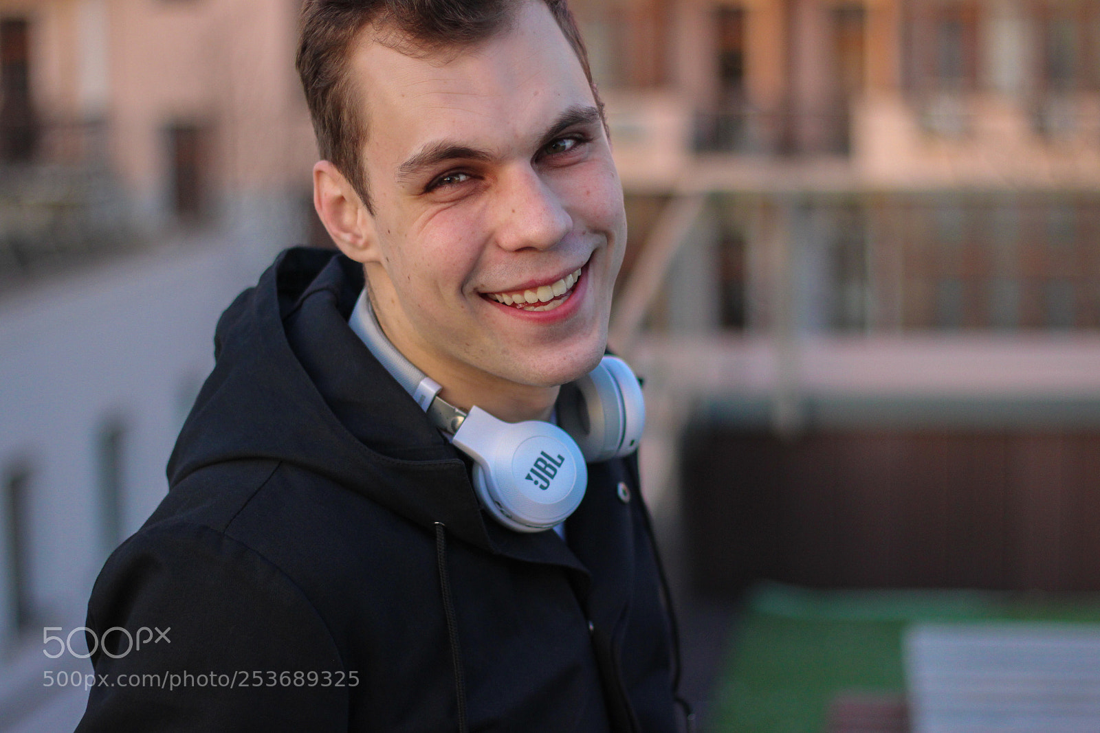 Canon EOS 600D (Rebel EOS T3i / EOS Kiss X5) sample photo. Smiley photography