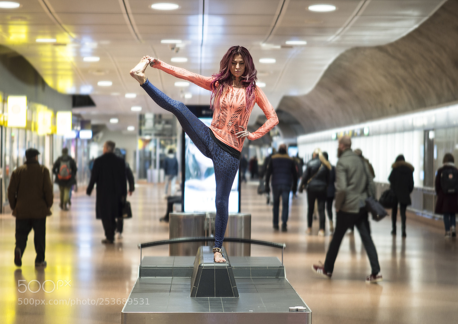 Olympus OM-D E-M1 Mark II sample photo. Pose photography