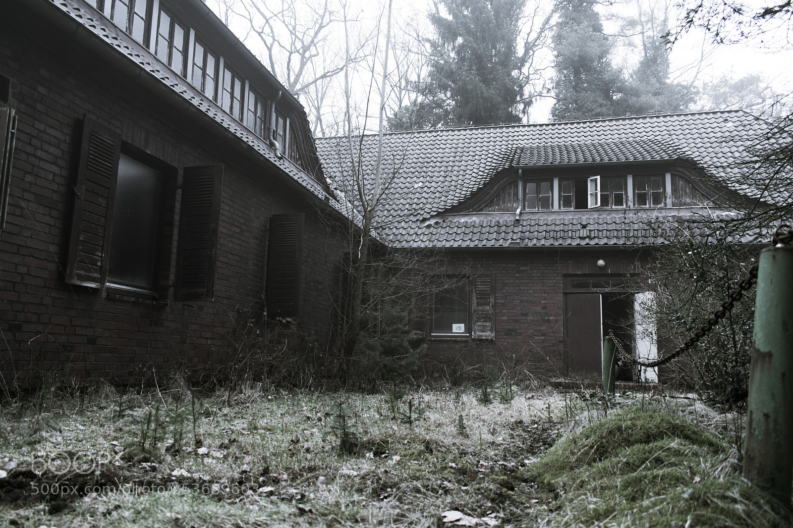 Nikon D5300 sample photo. Old military house photography