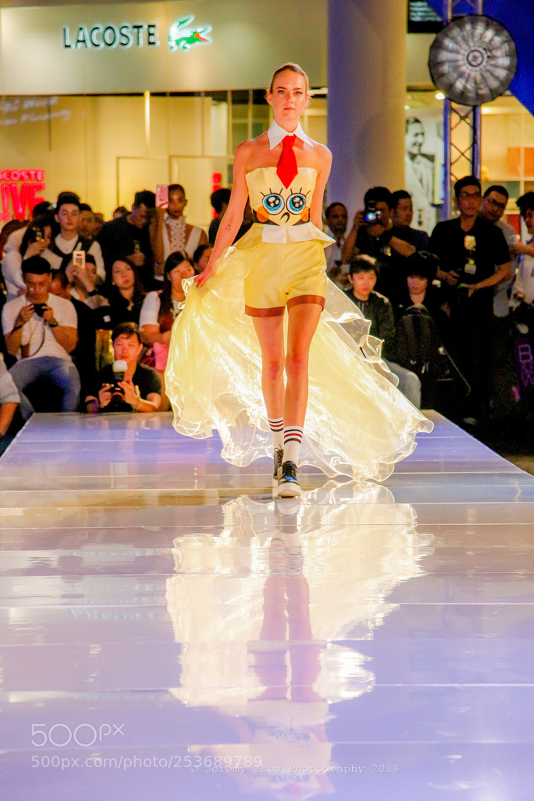 Canon EOS 700D (EOS Rebel T5i / EOS Kiss X7i) sample photo. Reflection of fashion designer photography
