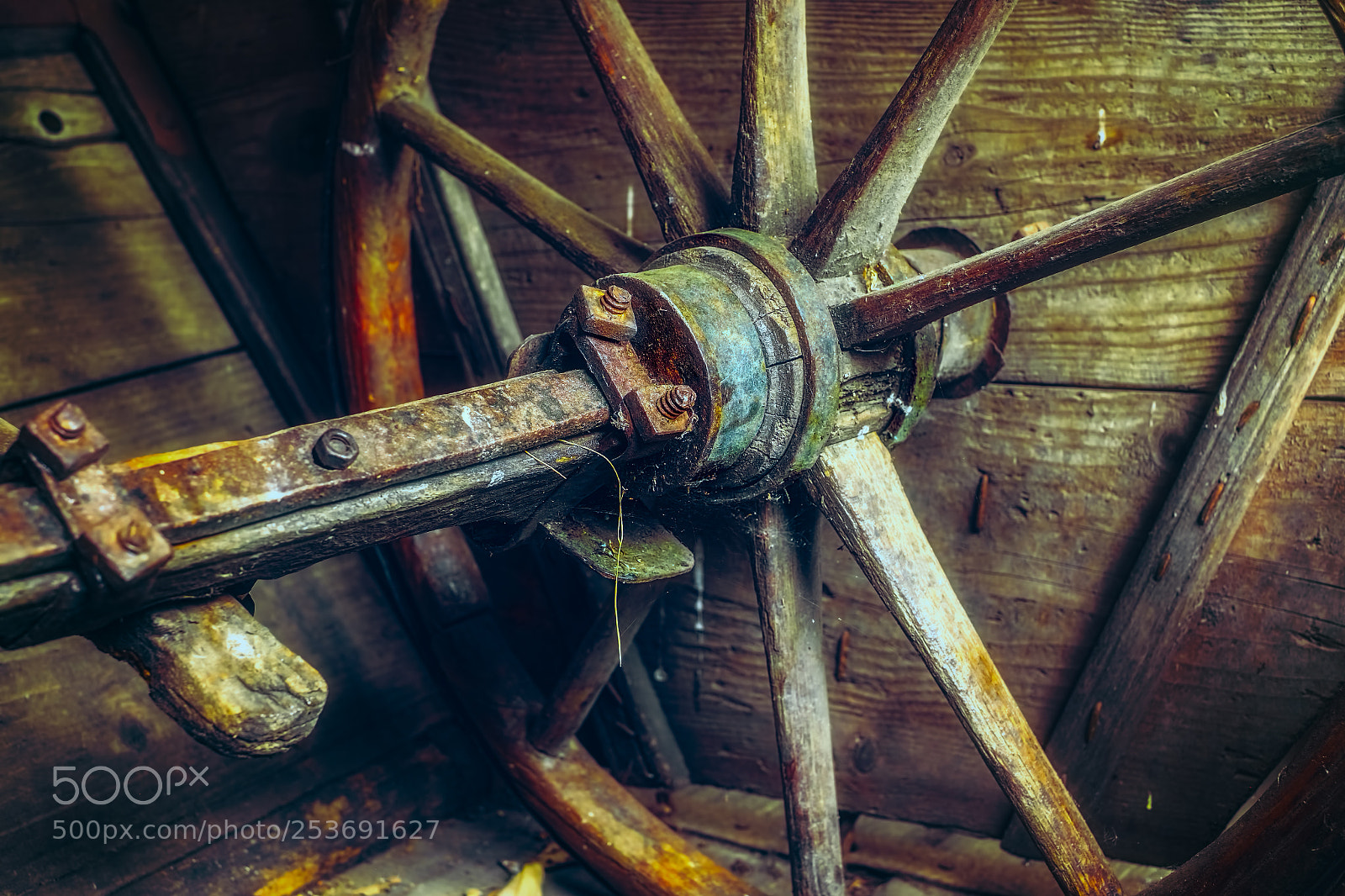 Fujifilm X-M1 sample photo. Old wooden wheel photography