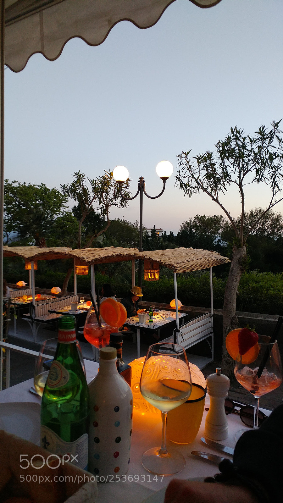 LG G5 sample photo. Lovely restaurant photography