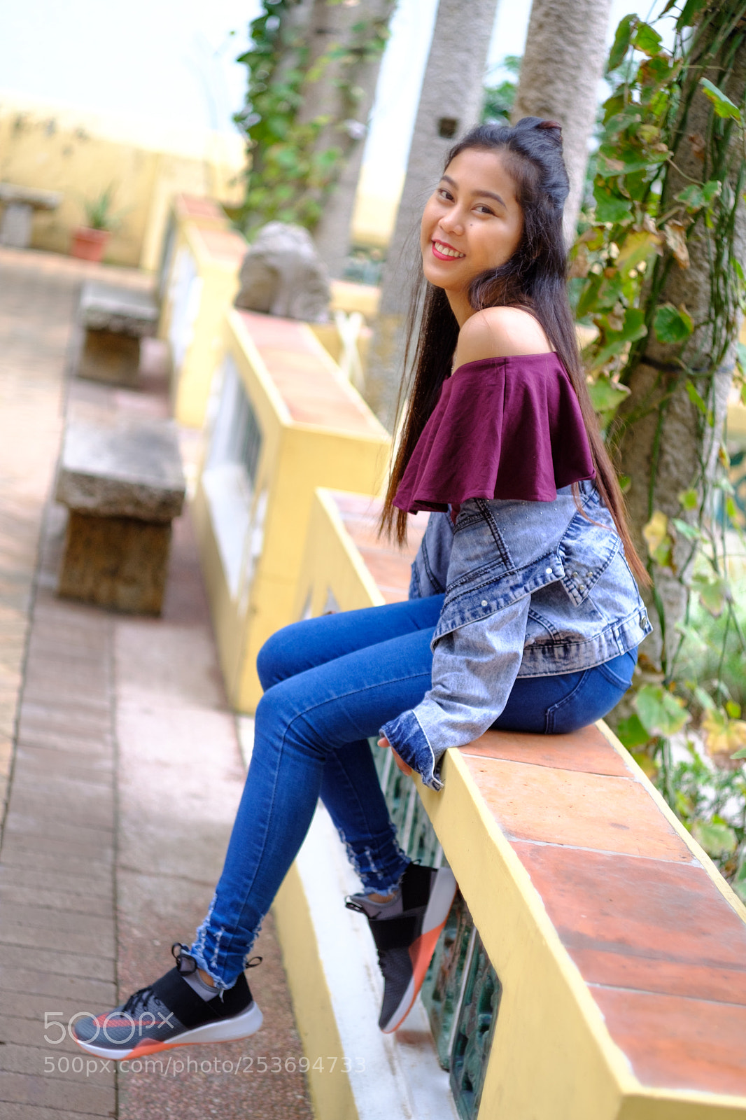 Fujifilm X-T20 sample photo. Girl sitting on fence photography