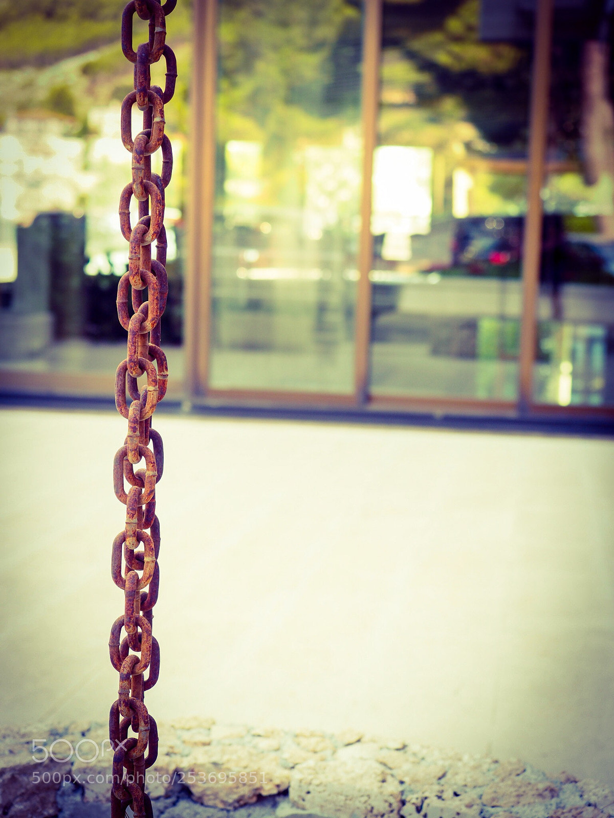 Olympus OM-D E-M1 Mark II sample photo. Rusty chain photography