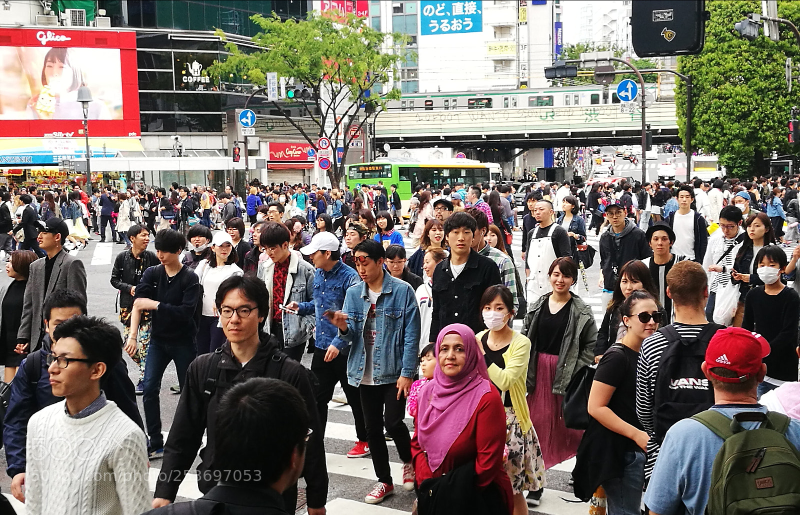 HUAWEI P9 sample photo. Walk street photography