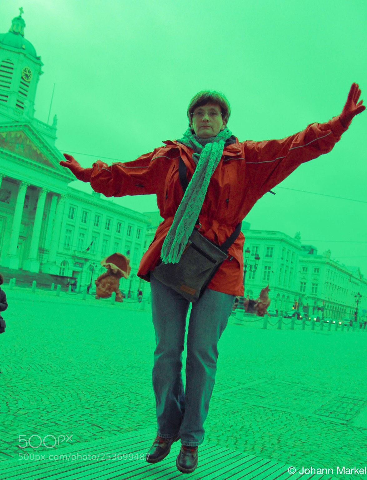 Canon EOS 500D (EOS Rebel T1i / EOS Kiss X3) sample photo. My mum jumping photography