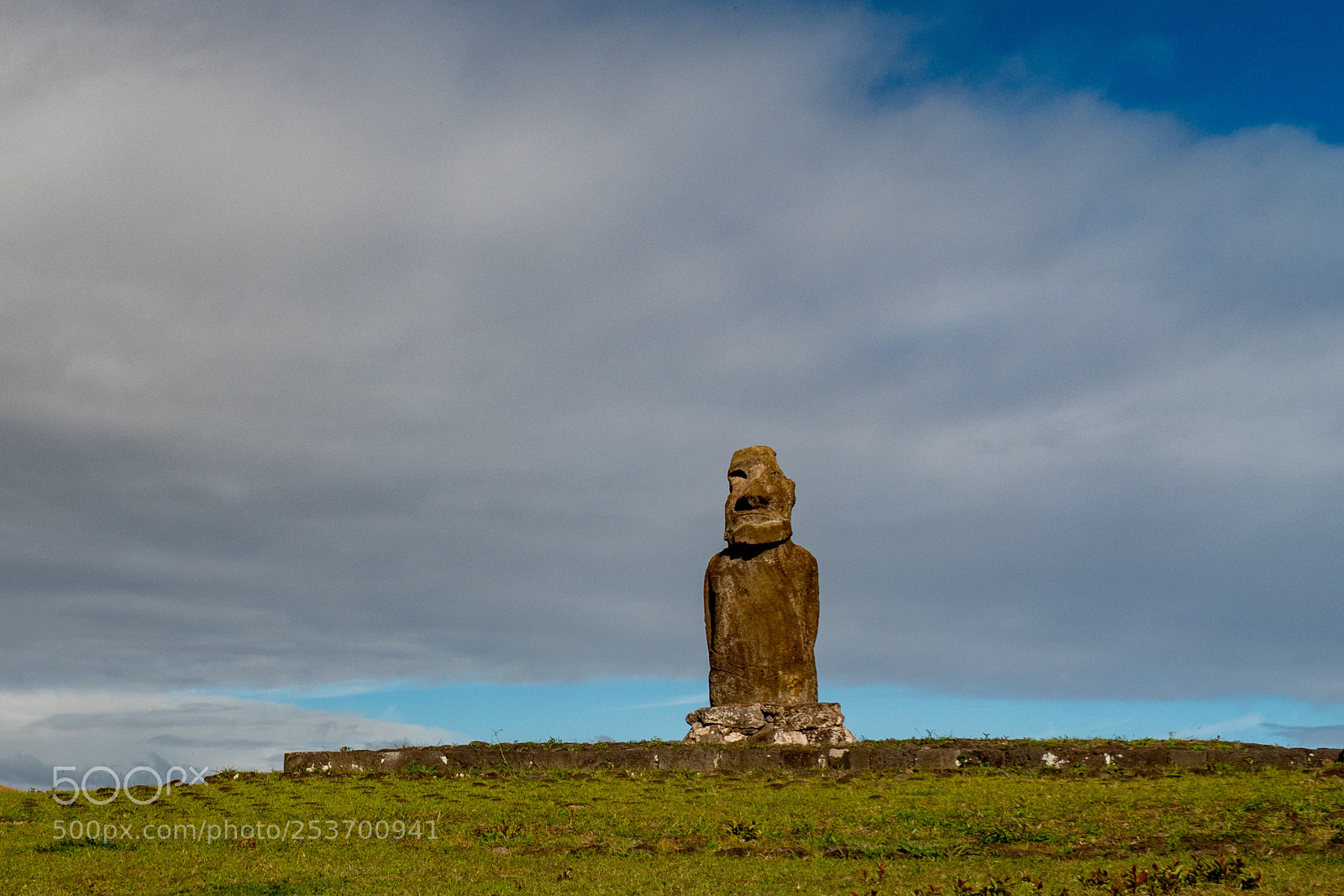 Olympus OM-D E-M5 II sample photo. The moai photography
