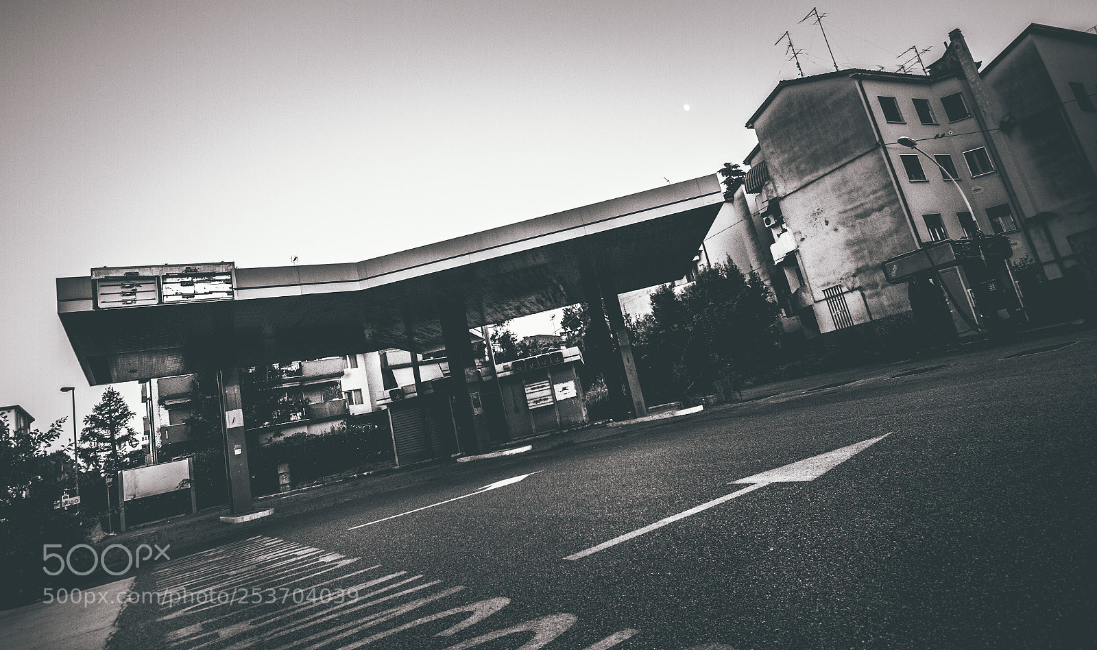 Canon EOS 7D sample photo. Gas station photography